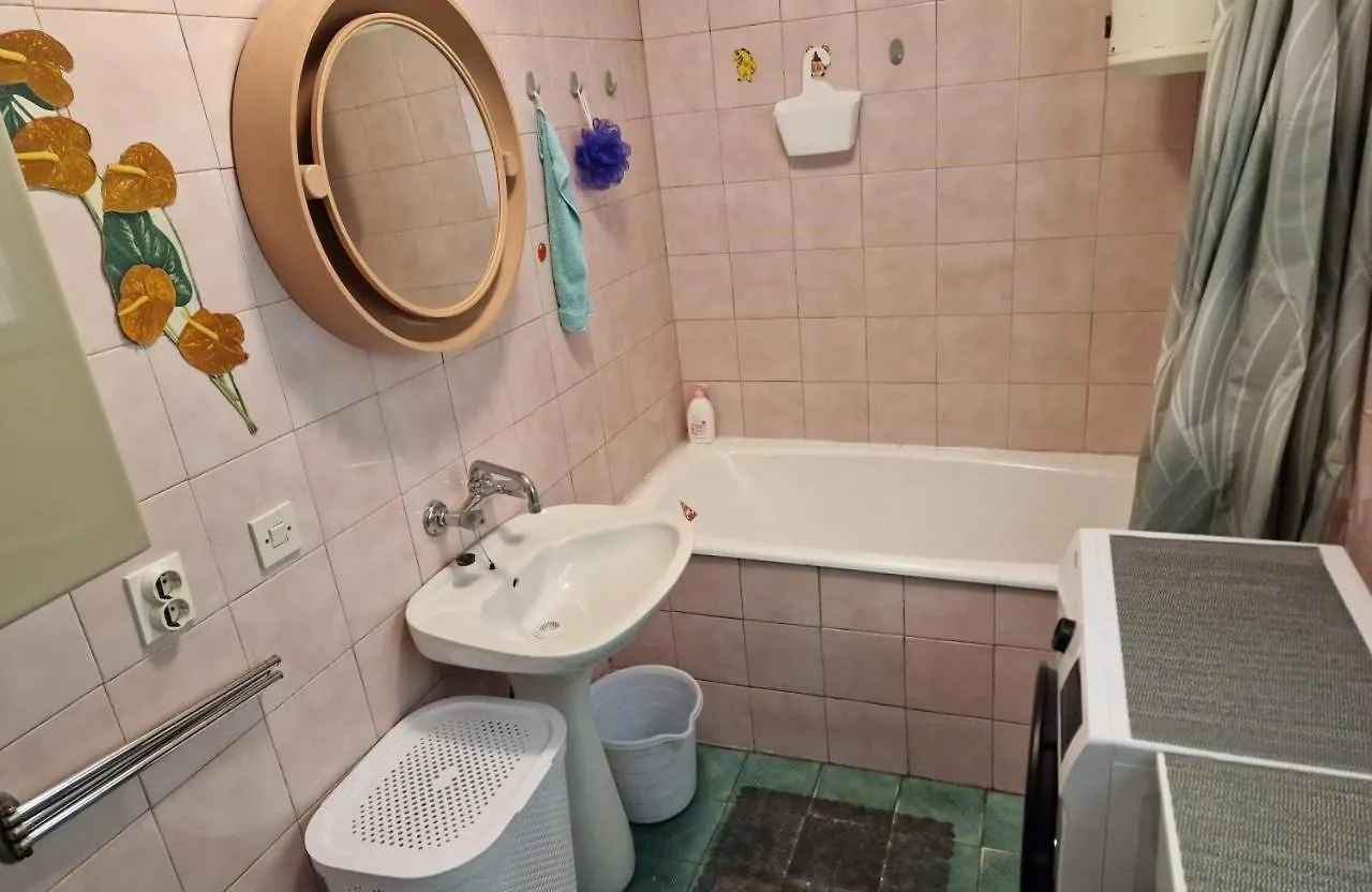 Karmen - Apartment With Terrace And Ac Novi Vinodolski