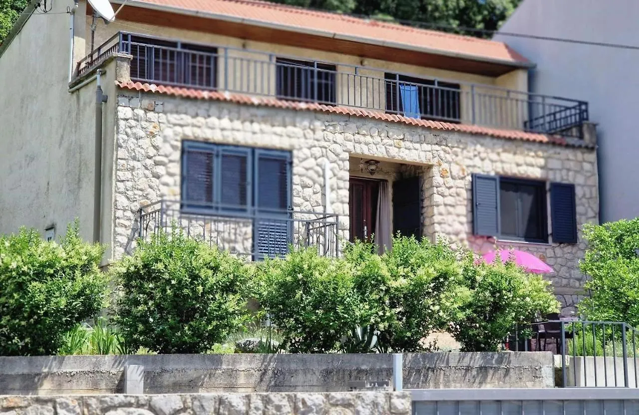 Karmen - Apartment With Terrace And Ac Novi Vinodolski