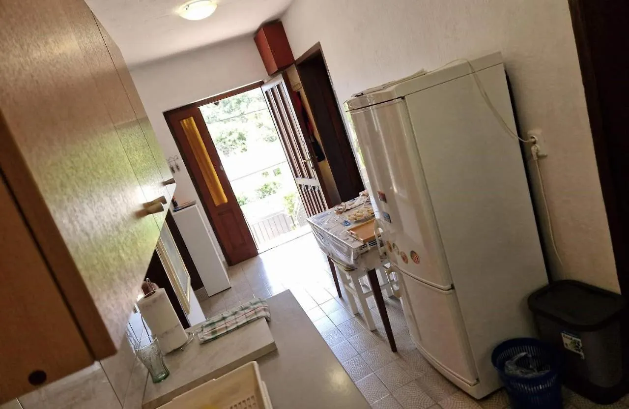 Karmen - Apartment With Terrace And Ac Novi Vinodolski